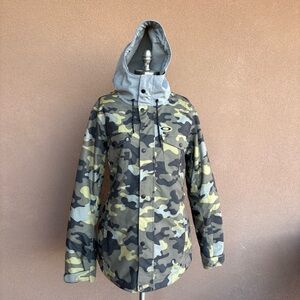 Oakley Women’s Green Camo Snowboard Jacket